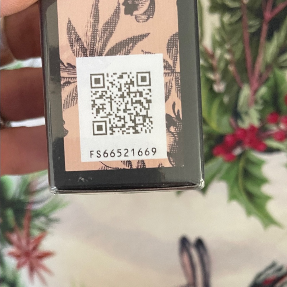 Gucci Bloom Ambrosia di Fiori Fragrance with Black Floral Design - Picture 3 of 4